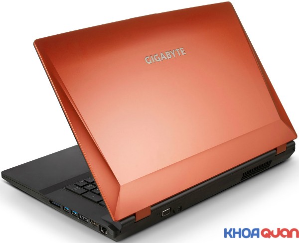 4-laptop-choi-game-dang-mong-doi-voi-cau-hinh-khung.1