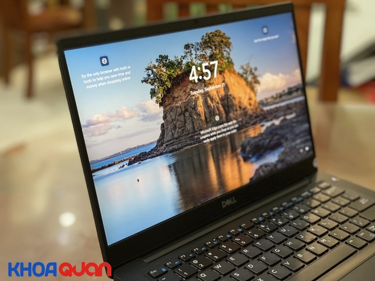 Laptop Dell Latitude 7390 sở hữu màn hình FHD sắc nét, độ tương phản cao