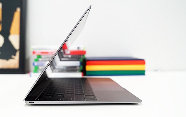 nen mua pin laptop loai nao