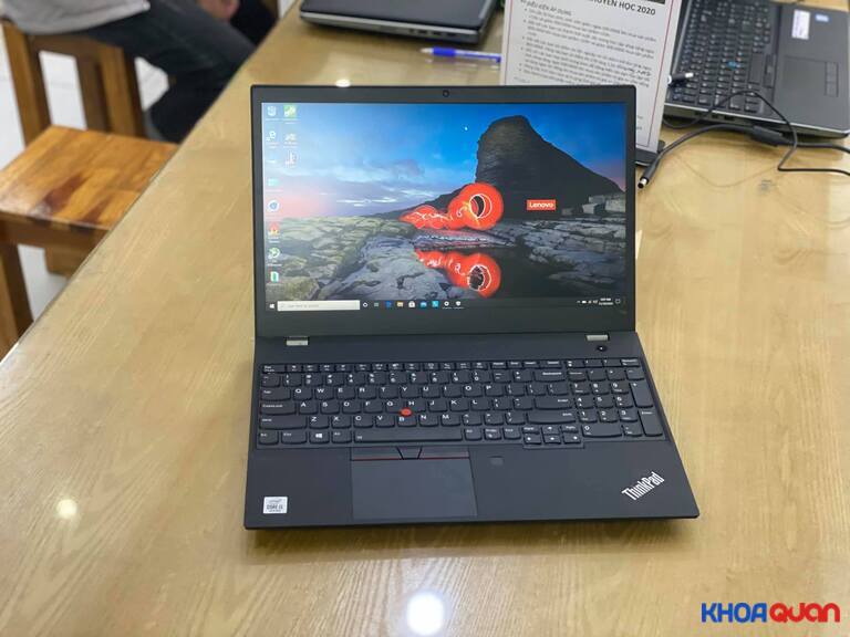 Laptop Lenovo ThinkPad T15 Gen 1 bảo vệ dữ liệu tuyệt đối kết hợp với hệ thống đăng nhập vân tay một lần chạm 
