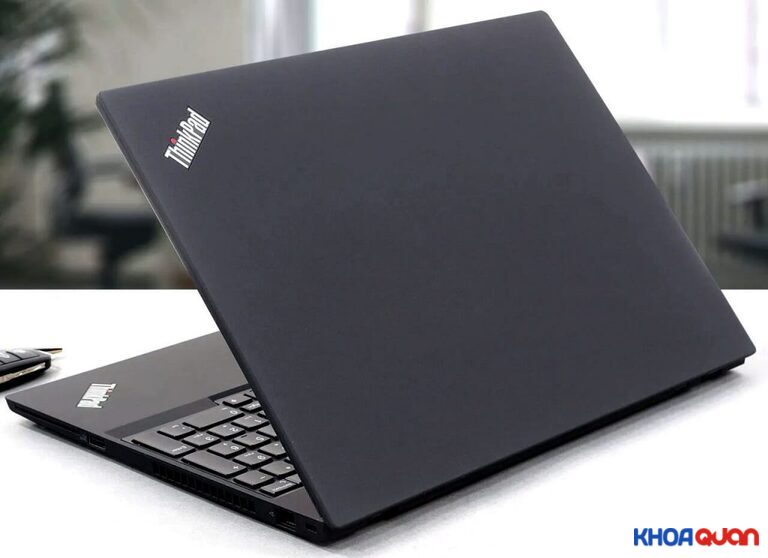 Lenovo ThinkPad T15 Gen 1 sở hữu thiết kế với tông đen cổ điển đảm bảo tiêu chí gọn nhẹ linh hoạt di chuyển để làm việc