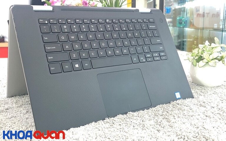 Dell XPS 9575 mang đến cho người dùng bàn phím và Touchpad sử dụng tuyệt vời